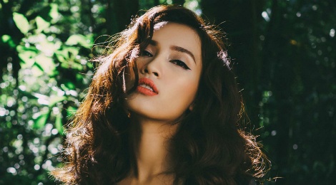 Huong Tram de doa soan ngoi Ai Phuong tren BXH hinh anh