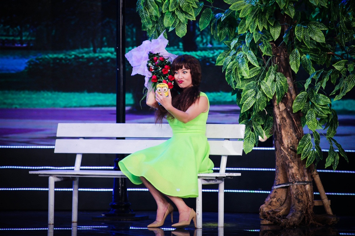 Chí Tài bị Lê Khánh cưỡng hôn ảnh 3 Chi Tai bi Le Khanh cuong hon anh 3