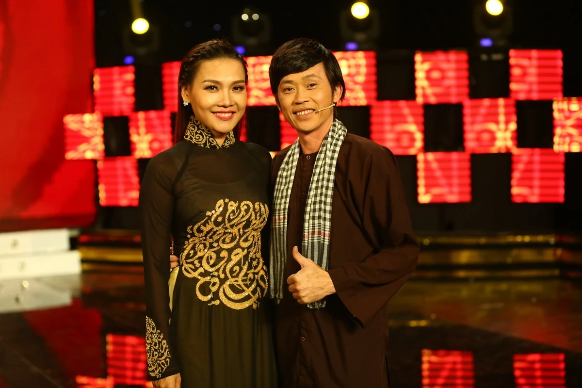 Hoai Linh hao phong tang tien,  Hoai Linh lay tien tui ung ho,  Hoang Chau anh 4