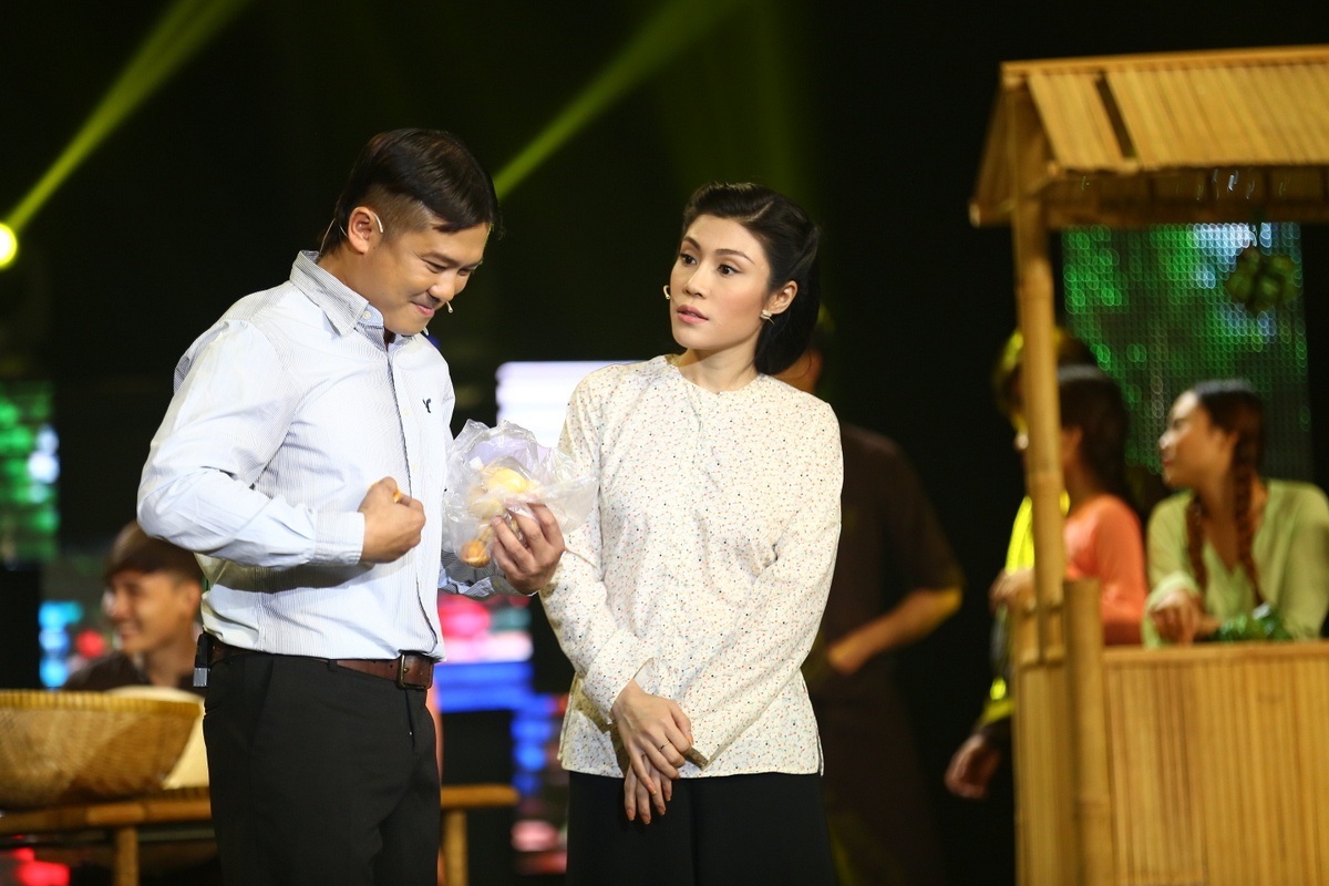 Hoai Linh hao phong tang tien,  Hoai Linh lay tien tui ung ho,  Hoang Chau anh 8