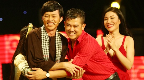 Hoai Linh trich cat-xe ung ho 60 trieu dong cho thi sinh hinh anh