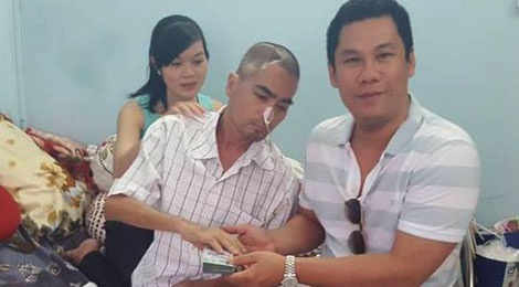 Chong Le Quyen trao 100 trieu dong cho Nguyen Hoang hinh anh