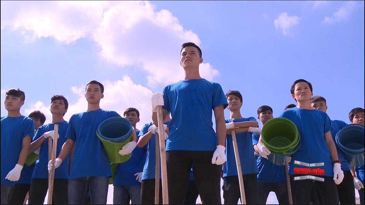 Trấn Thành tặng tiền cho quái kiệt,  Trấn Thành ủng hộ 10 triệu đồng,  lột dừa bằng răng ảnh 1 Tran Thanh tang tien cho quai kiet,  Tran Thanh ung ho 10 trieu dong,  lot dua bang rang anh 1