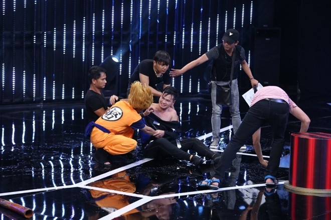 tai nạn trong game show Song đấu ảnh 2 tai nan trong game show Song dau anh 2