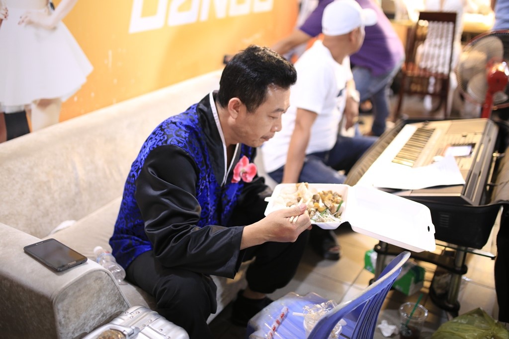 Ly Nha Ky than thiet Quyen Linh,  Ly Nha Ky than mat voi Quyen Linh anh 6