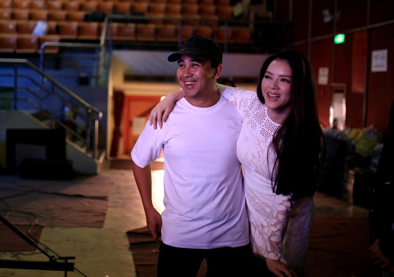 Lý Nhã Kỳ thân thiết Quyền Linh, Lý Nhã Kỳ thân mật với Quyền Linh ảnh 2 Ly Nha Ky than thiet Quyen Linh, Ly Nha Ky than mat voi Quyen Linh anh 2