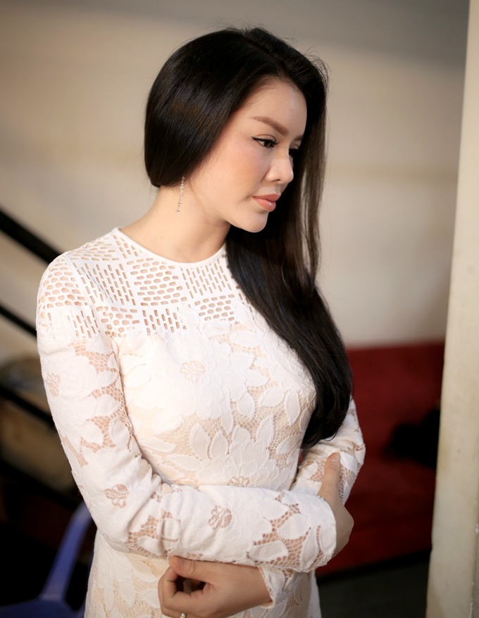 Lý Nhã Kỳ thân thiết Quyền Linh, Lý Nhã Kỳ thân mật với Quyền Linh ảnh 4 Ly Nha Ky than thiet Quyen Linh, Ly Nha Ky than mat voi Quyen Linh anh 4