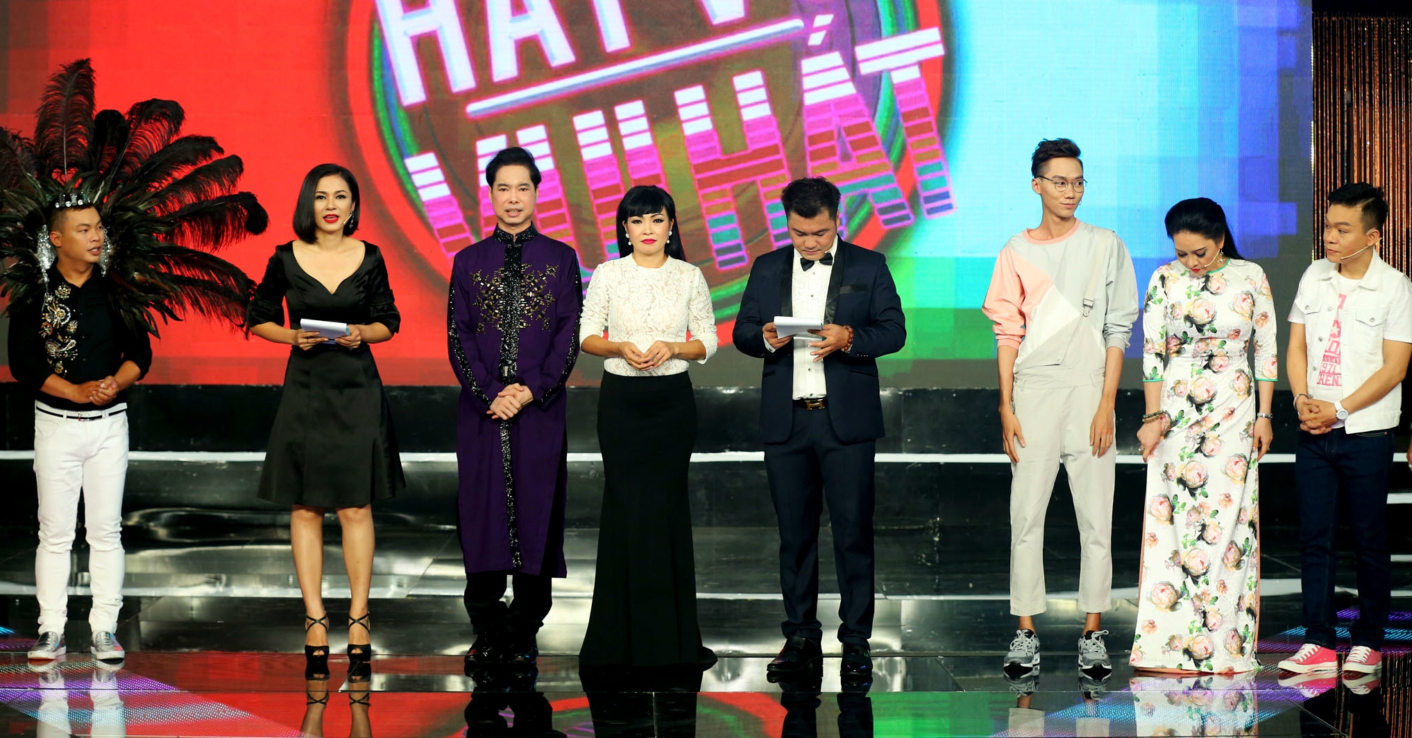 Đông Đào gặp tình huống khó xử trên sân khấu ảnh 1 Dong Dao gap tinh huong kho xu tren san khau anh 1