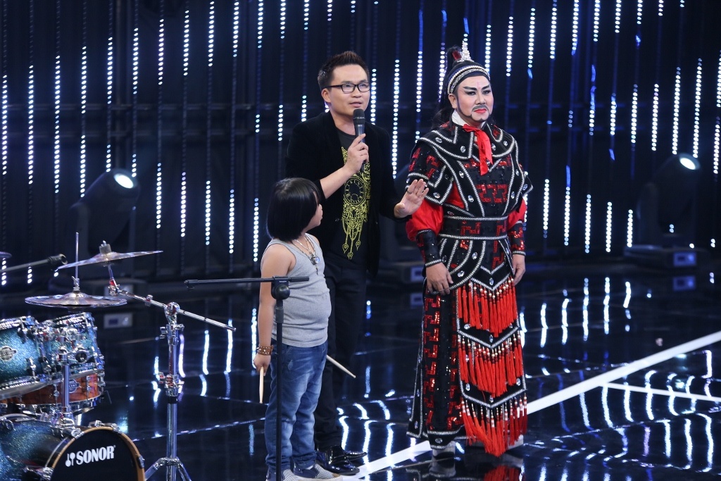 Việt Hương,  Trấn Thành tặng tiền đấu sĩ ảnh 7 Viet Huong,  Tran Thanh tang tien dau si anh 7