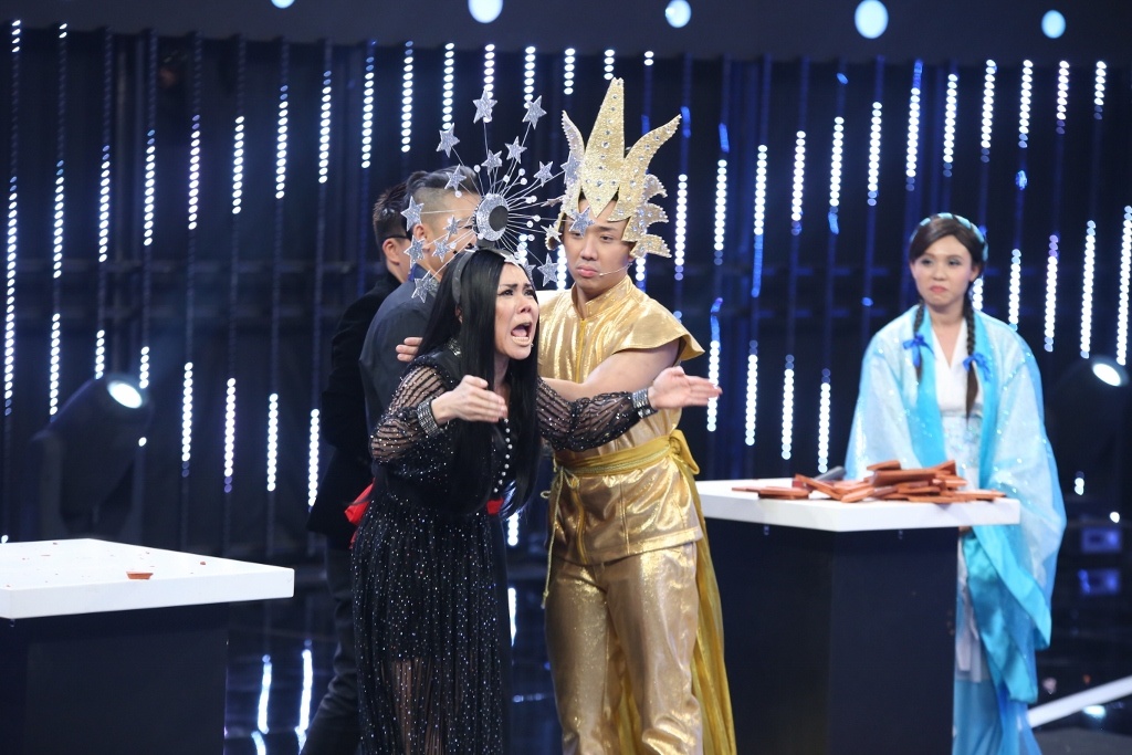 Việt Hương,  Trấn Thành tặng tiền đấu sĩ ảnh 4 Viet Huong,  Tran Thanh tang tien dau si anh 4