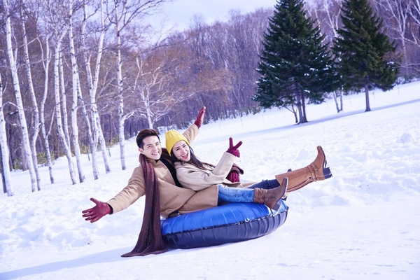 Đông Nhi bị lính mới đánh bại ảnh 2 Dong Nhi bi linh moi danh bai anh 2