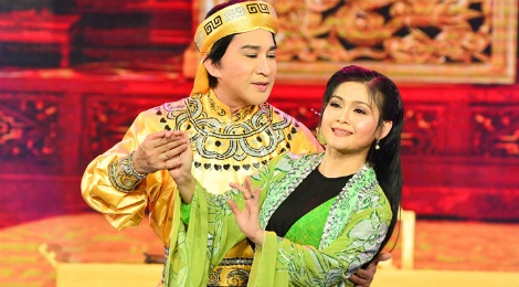 Vo chong Kim Tu Long tinh cam tren san khau hai hinh anh