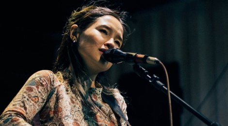 Mai Khoi: 'Tieng hat tuoi tre va tieng noi nu quyen' hinh anh