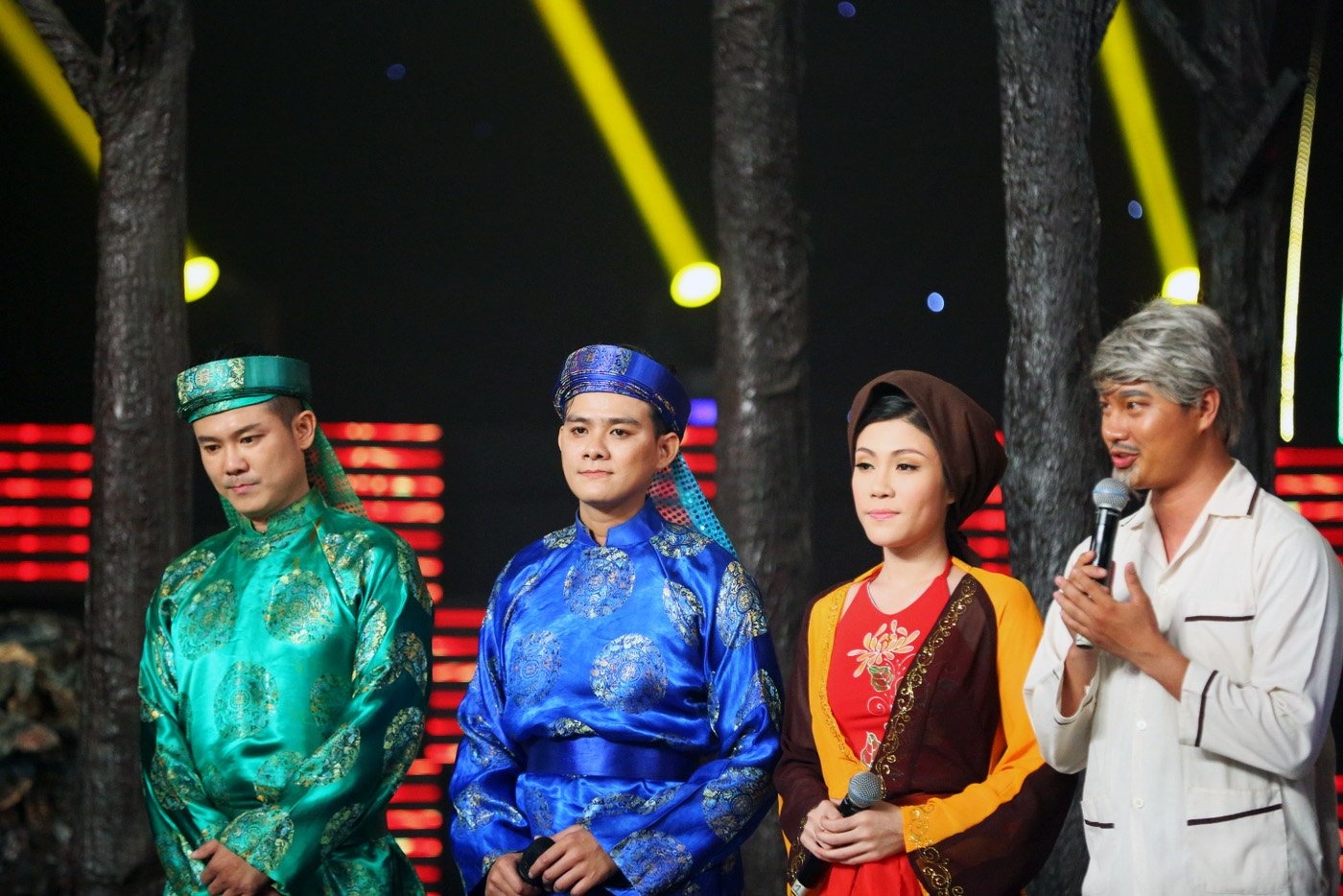 Van Quang Long bi lac giong anh 1