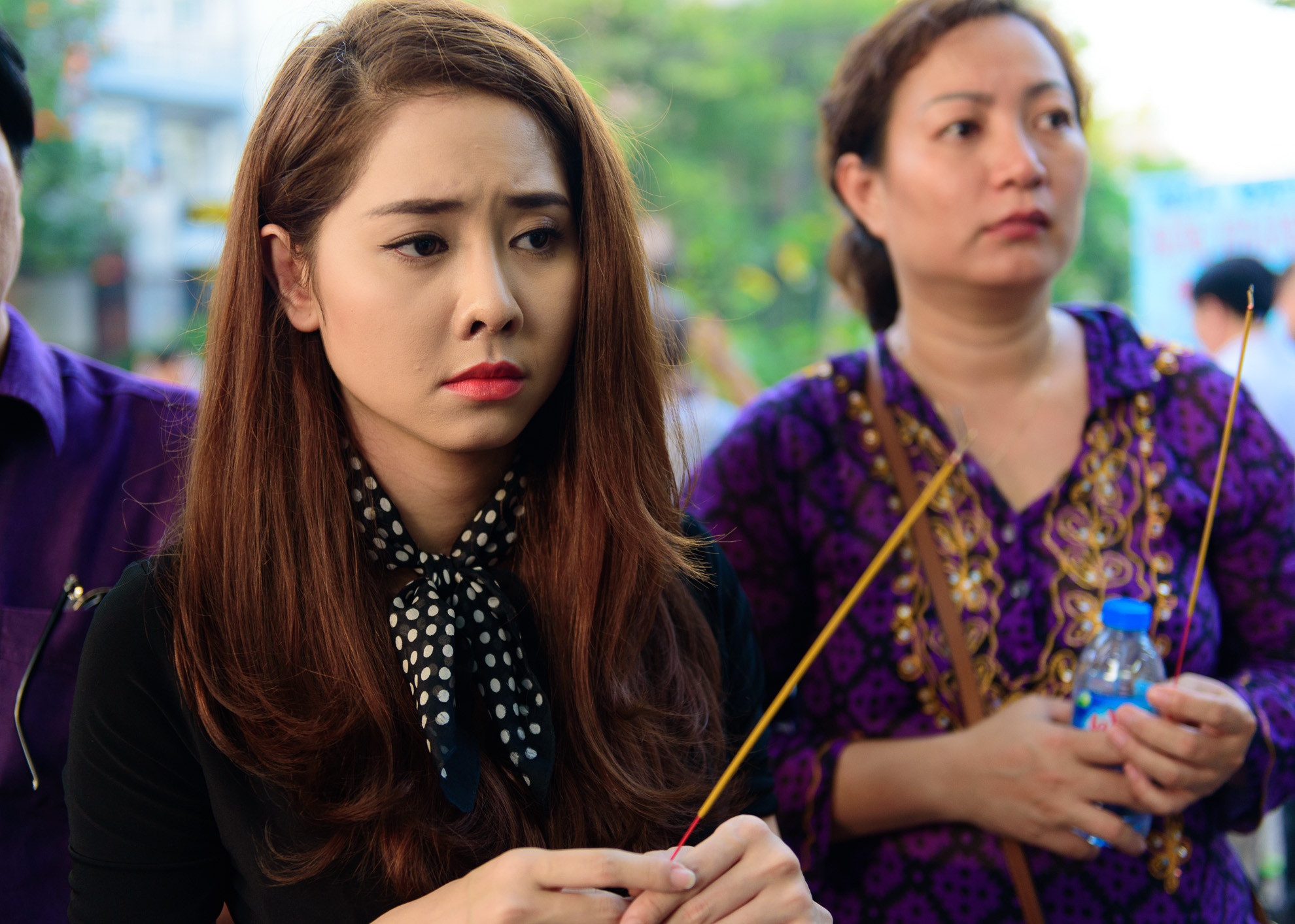 chị gái Quốc Hương ngất xỉu trong đám tang ảnh 14 chi gai Quoc Huong ngat xiu trong dam tang anh 14