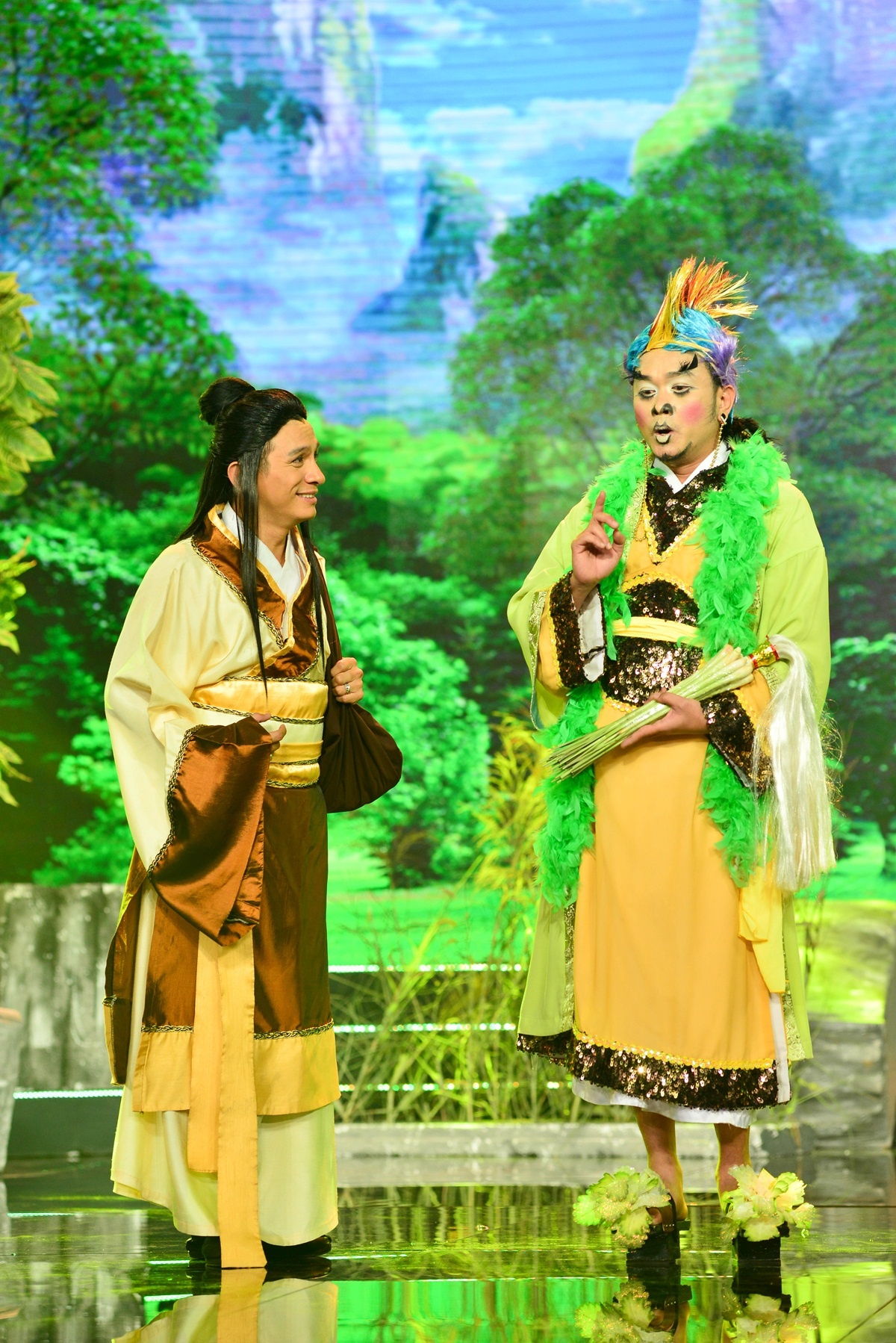 Thuy Nga cam dao ruot duoi Chi Tai anh 7