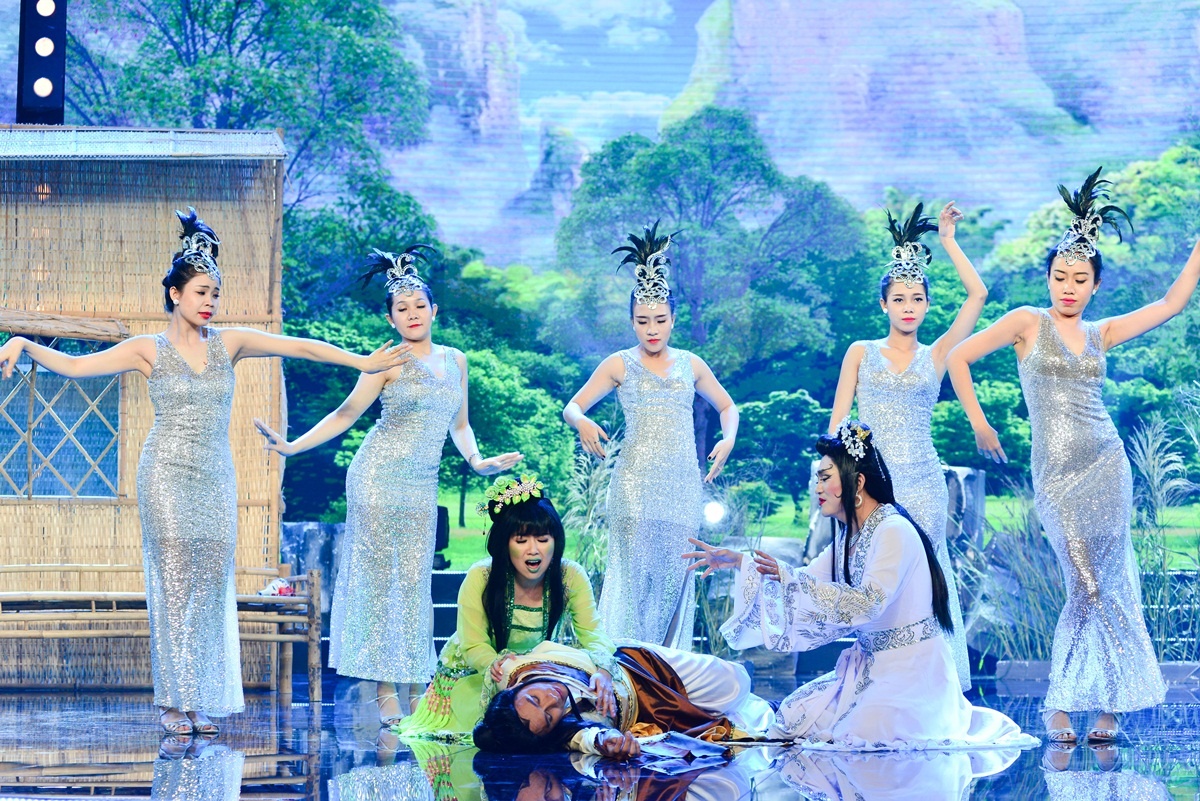 Thuy Nga cam dao ruot duoi Chi Tai anh 8