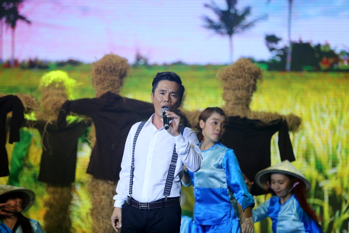 Hoai Linh khoc o Ngoi sao phuong Nam anh 12