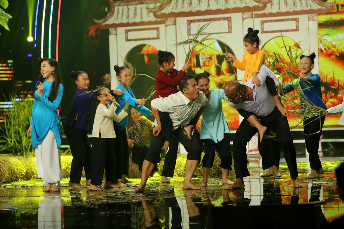 Hoai Linh khoc o Ngoi sao phuong Nam anh 1