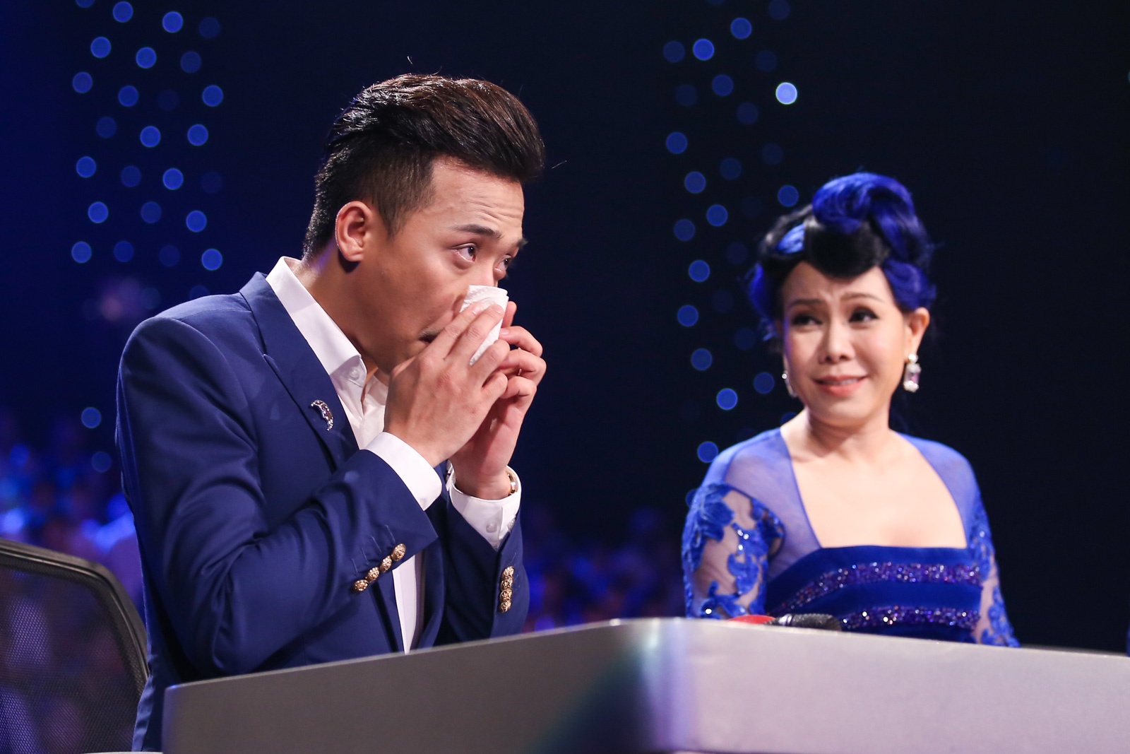 Tran Thanh mac loi va mieng tren song truc tiep hinh anh
