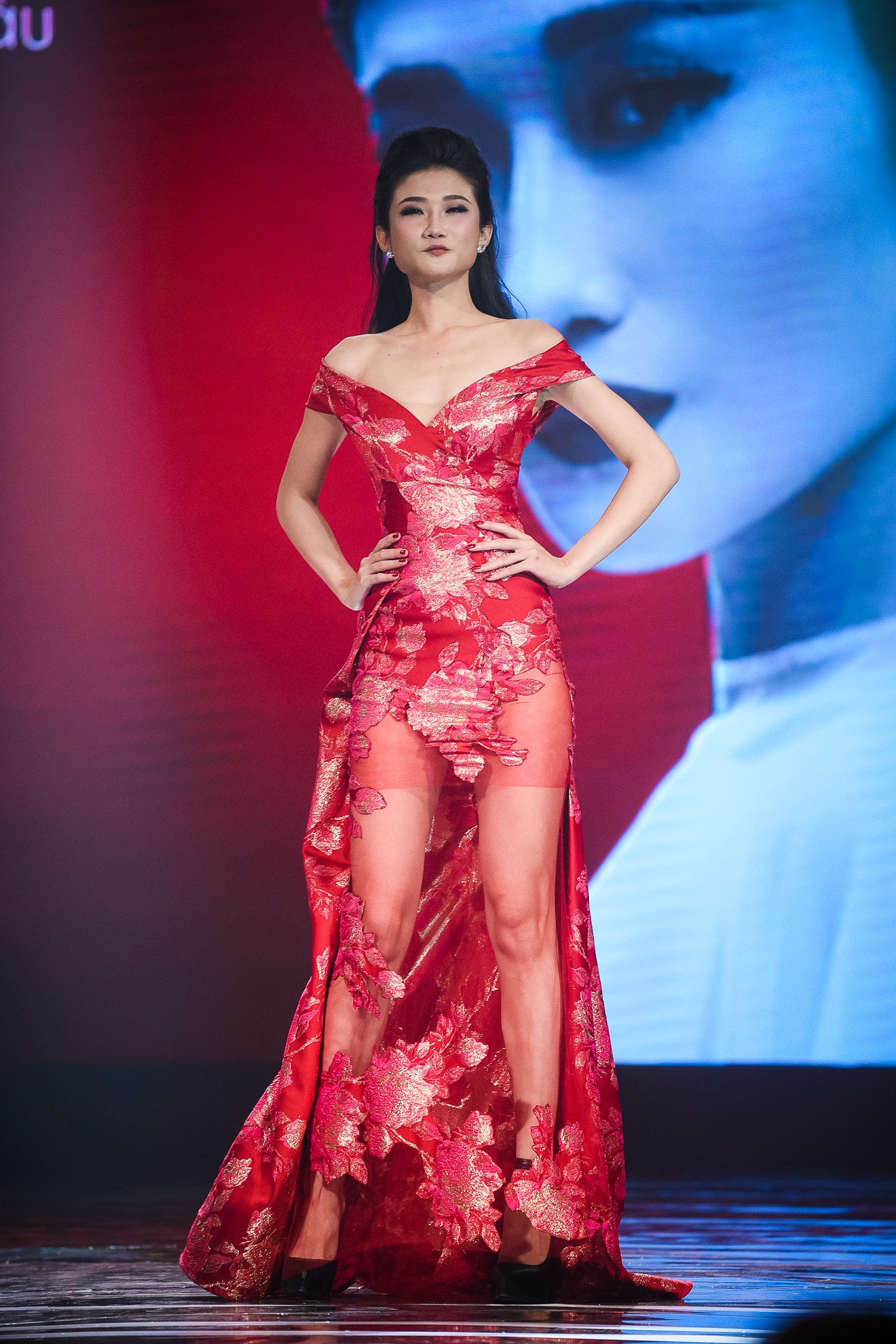 Chi Pu hôn Nhan Phúc Vinh đến tê môi ảnh 11 Chi Pu hon Nhan Phuc Vinh den te moi anh 11