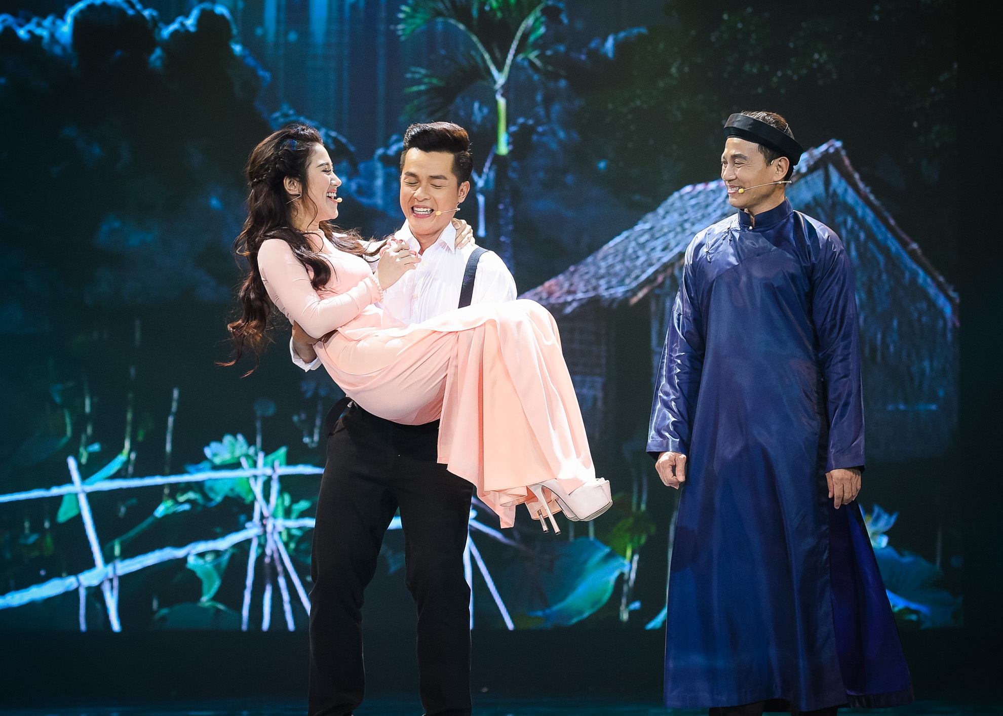 Chi Pu hôn Nhan Phúc Vinh đến tê môi ảnh 14 Chi Pu hon Nhan Phuc Vinh den te moi anh 14