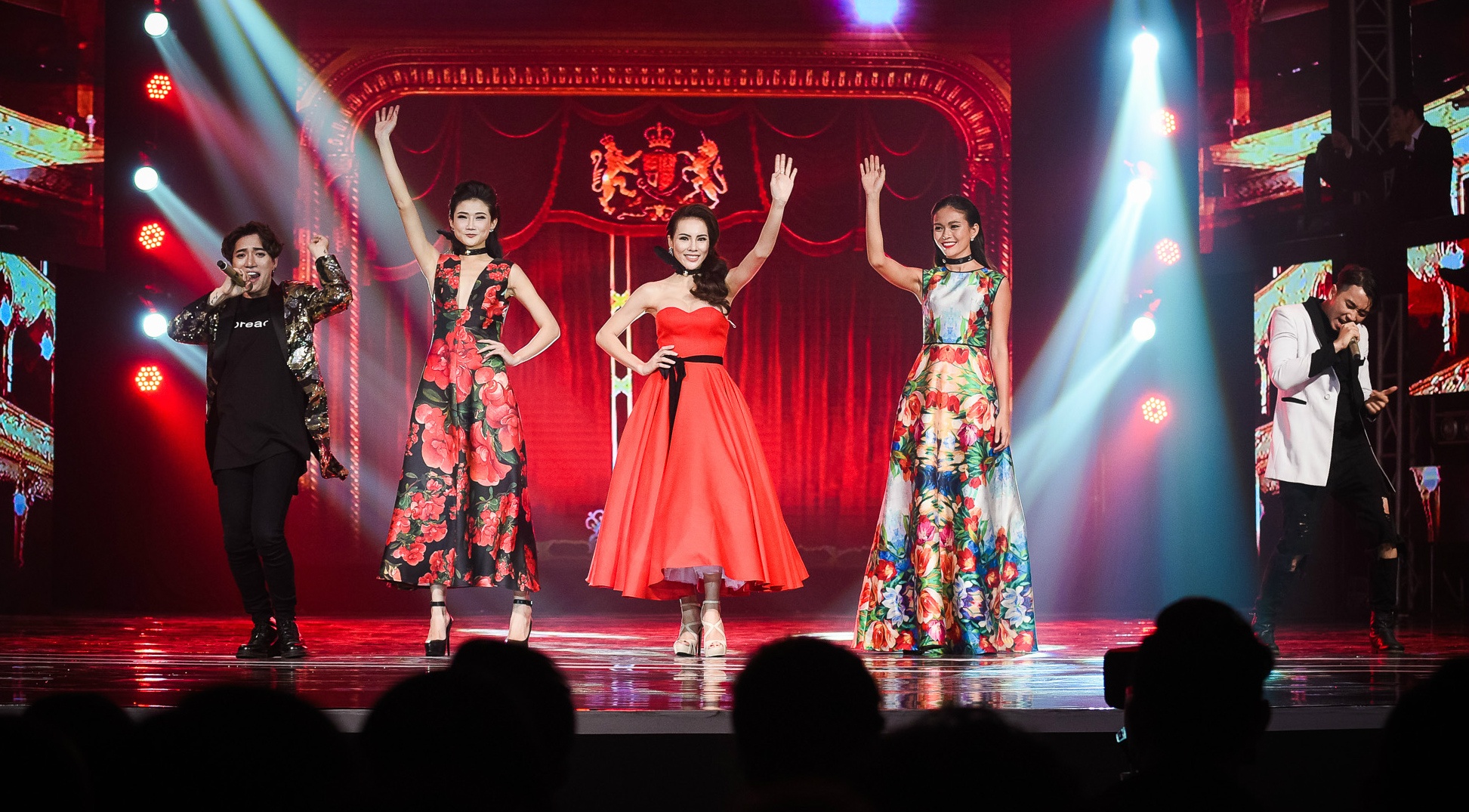 Chi Pu hôn Nhan Phúc Vinh đến tê môi ảnh 8 Chi Pu hon Nhan Phuc Vinh den te moi anh 8