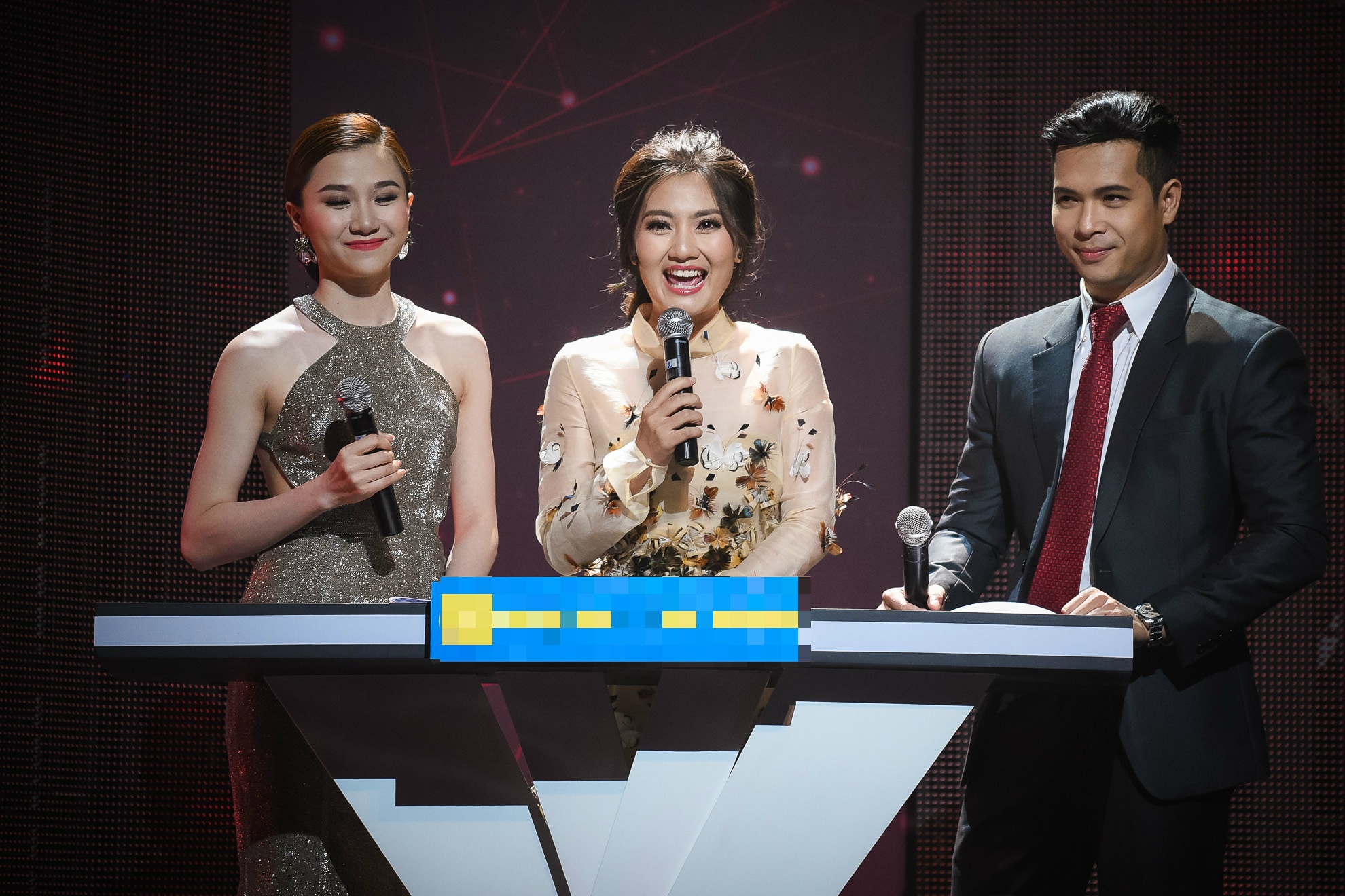 Chi Pu hôn Nhan Phúc Vinh đến tê môi ảnh 6 Chi Pu hon Nhan Phuc Vinh den te moi anh 6