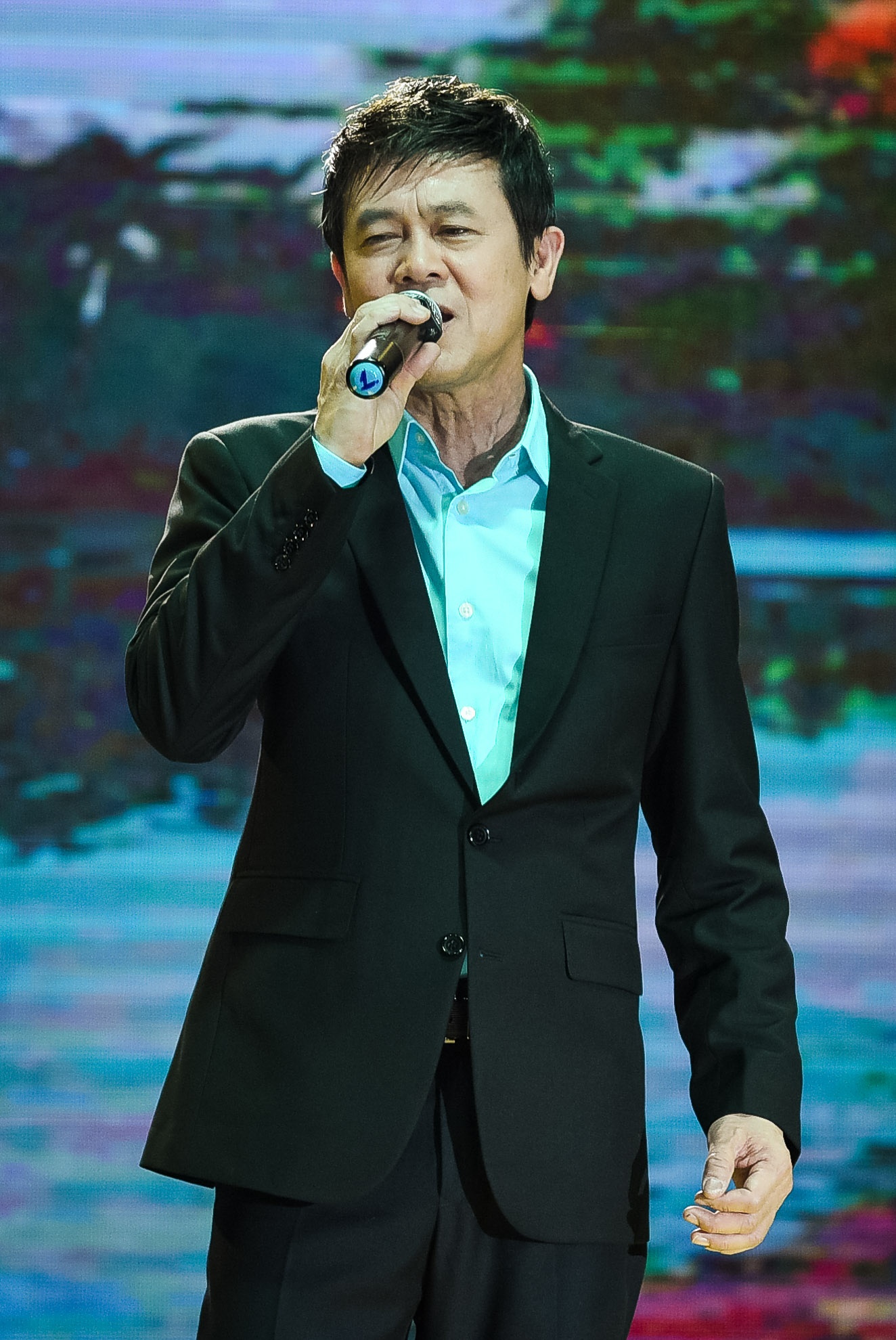 Hinh anh Live show Quach Tuan Du anh 16