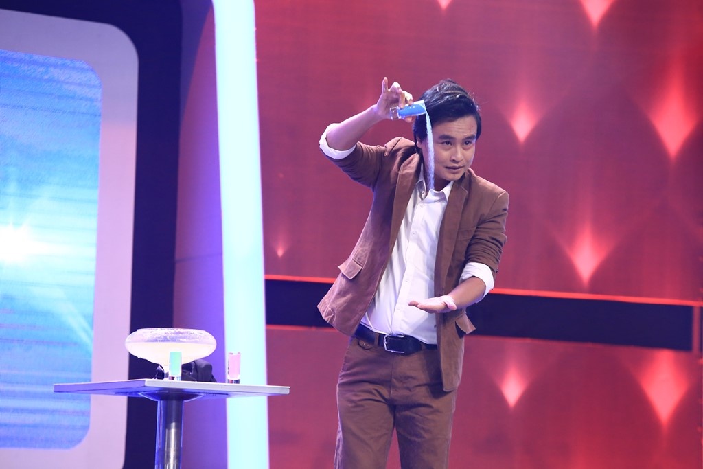 Tran Thanh,  Noo Phuoc Thinh bat khoc anh 3