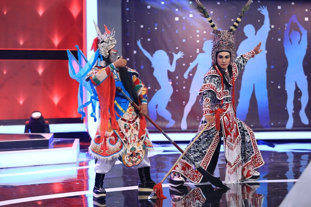 Tran Thanh,  Noo Phuoc Thinh bat khoc anh 12