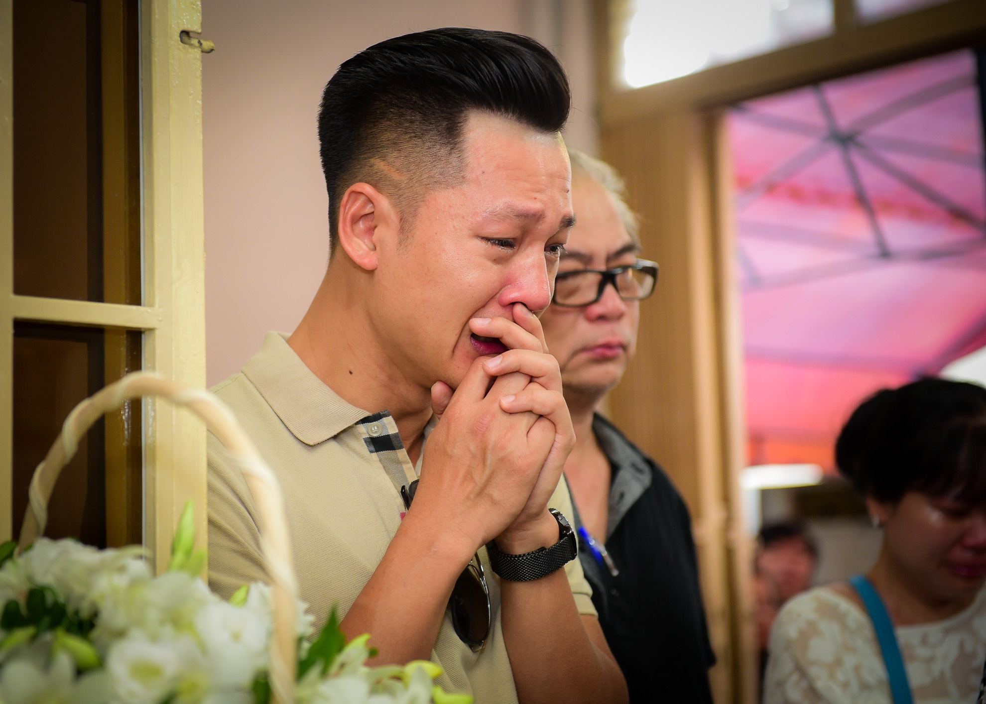 Nghe si Viet khoc khi den vieng nhac si Nguyen Anh 9 hinh anh