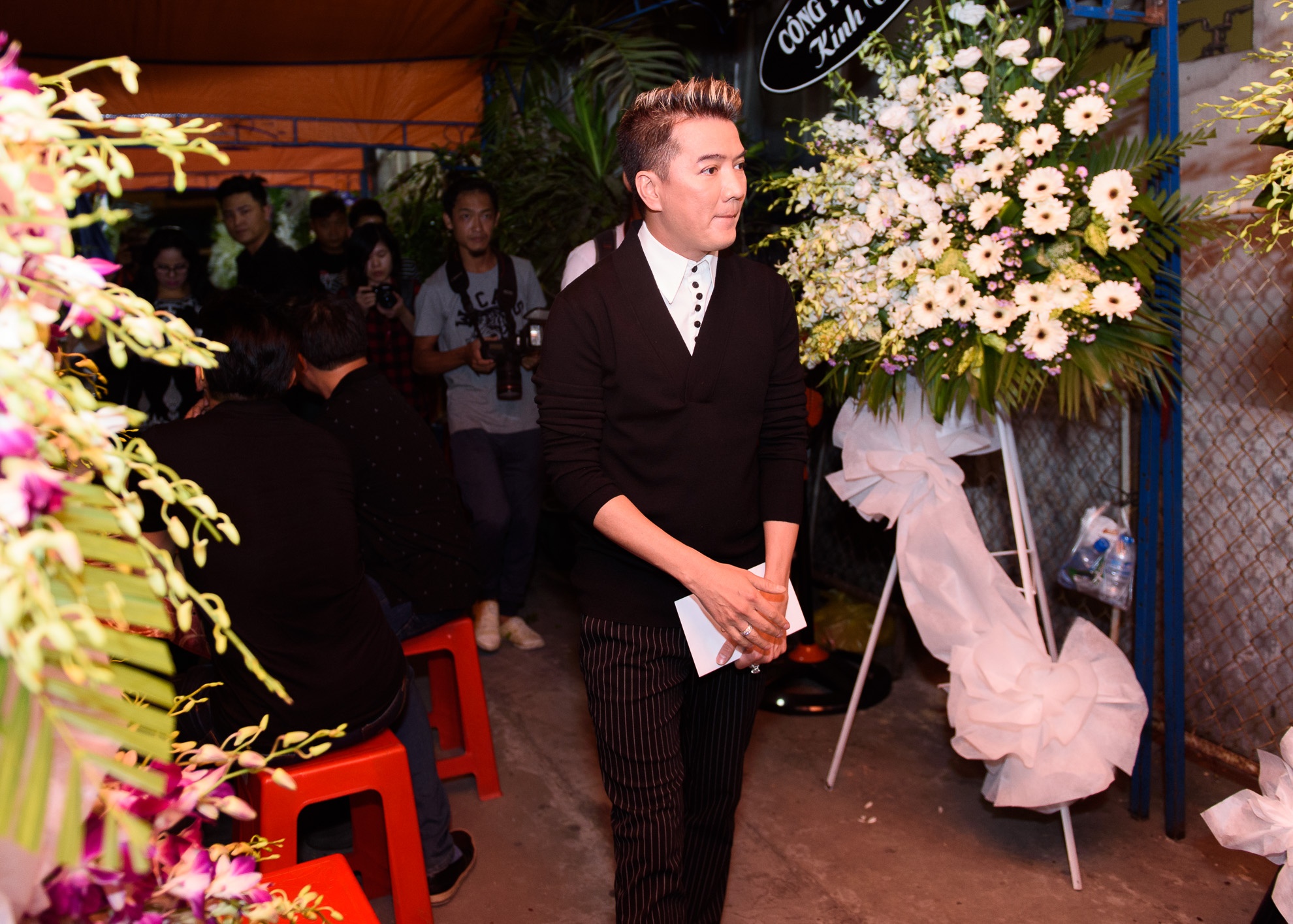 Dam Vinh Hung vieng nhac si Nguyen Anh 9 anh 1