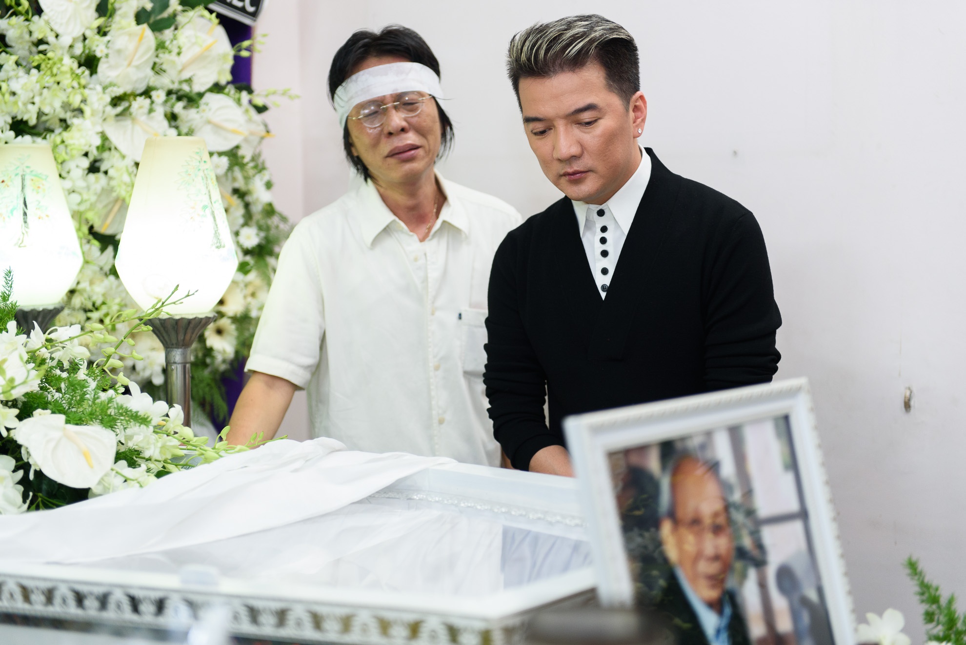 Dam Vinh Hung vieng nhac si Nguyen Anh 9 anh 4