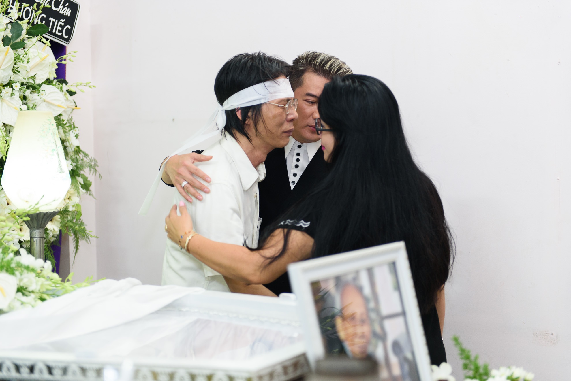 Dam Vinh Hung vieng nhac si Nguyen Anh 9 anh 5