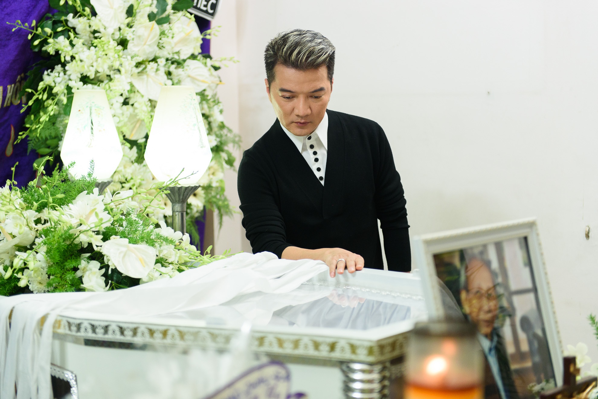 Dam Vinh Hung vieng nhac si Nguyen Anh 9 anh 6