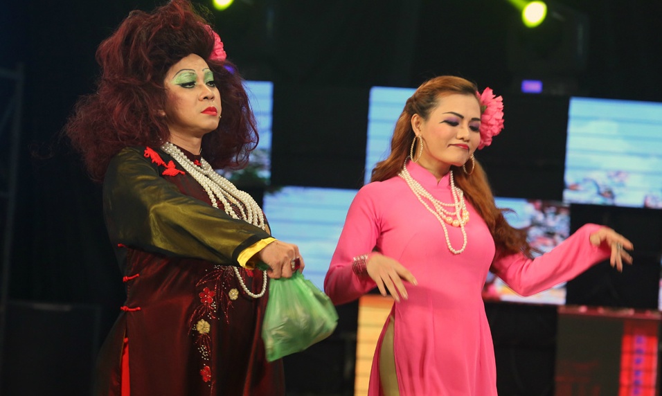 Quoc Dai len chua cau duyen hinh anh