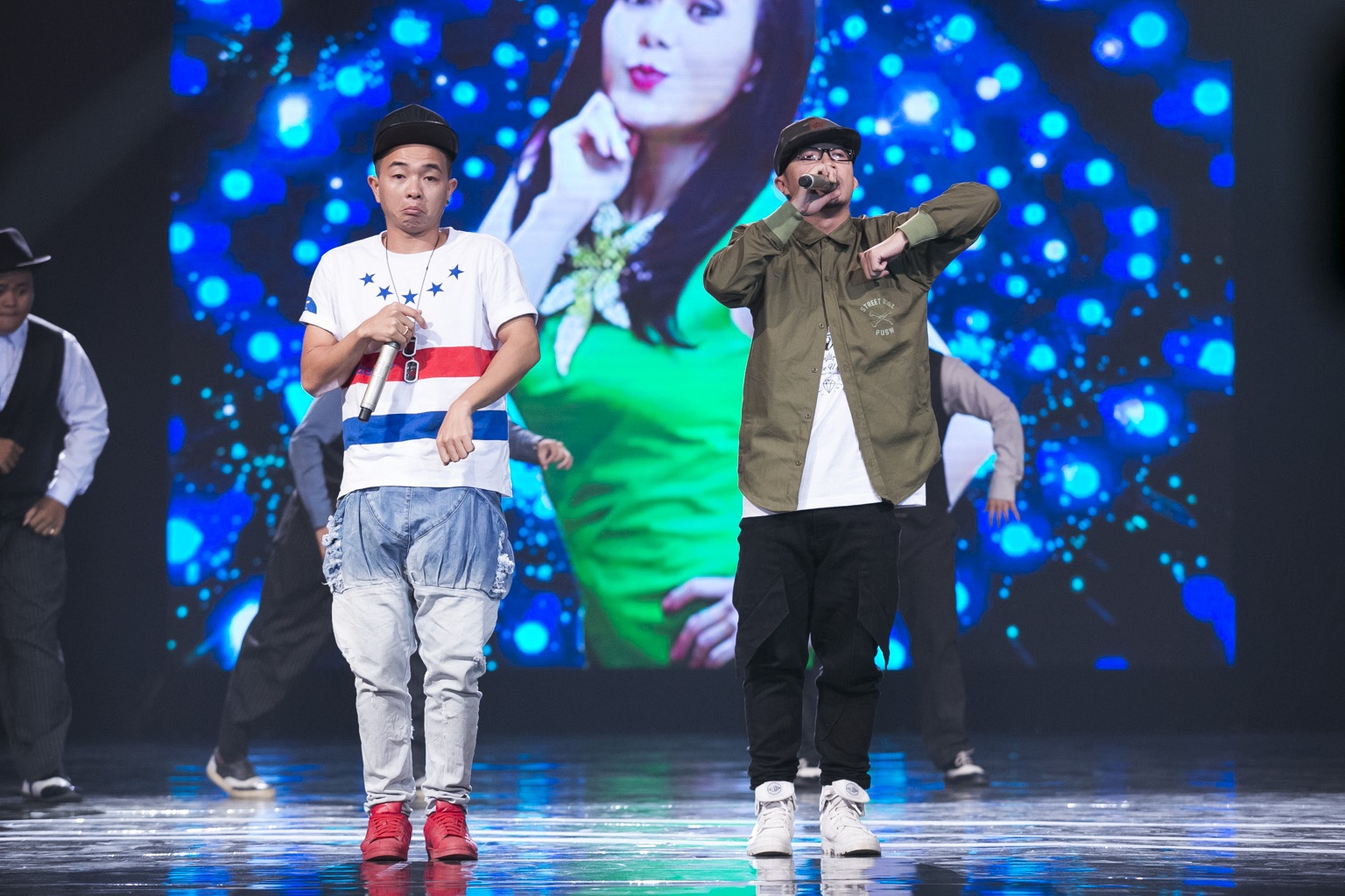 Trấn Thành hát khuấy động sân khấu ảnh 8 Tran Thanh hat khuay dong san khau anh 8