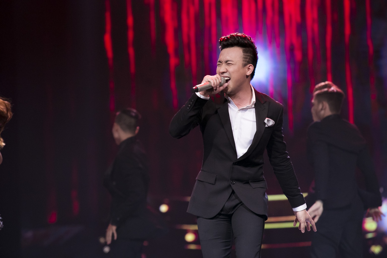 Trấn Thành hát khuấy động sân khấu ảnh 3 Tran Thanh hat khuay dong san khau anh 3
