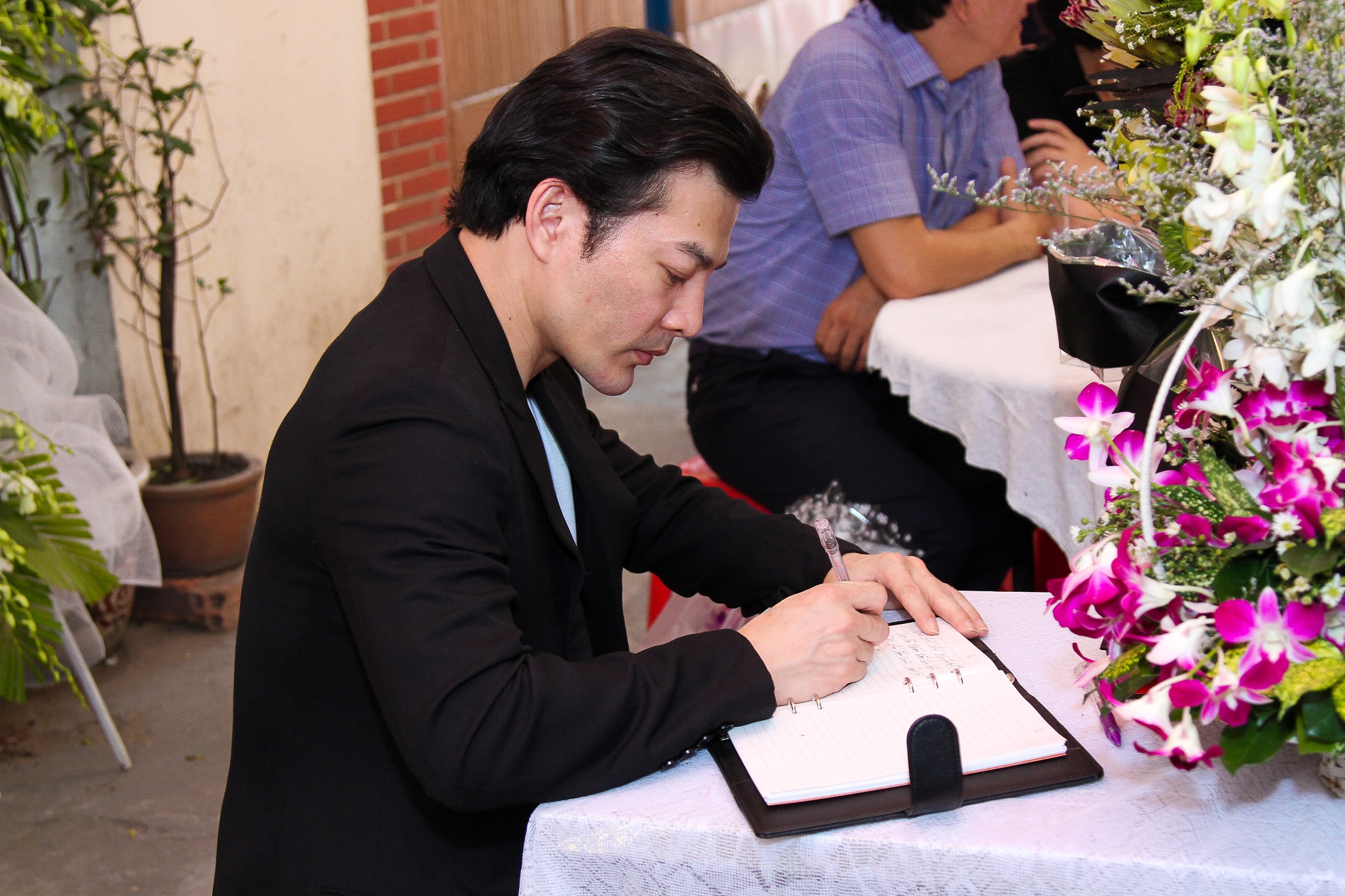 Quang Ha khoc khi hat nhac Nguyen Anh 9 anh 8