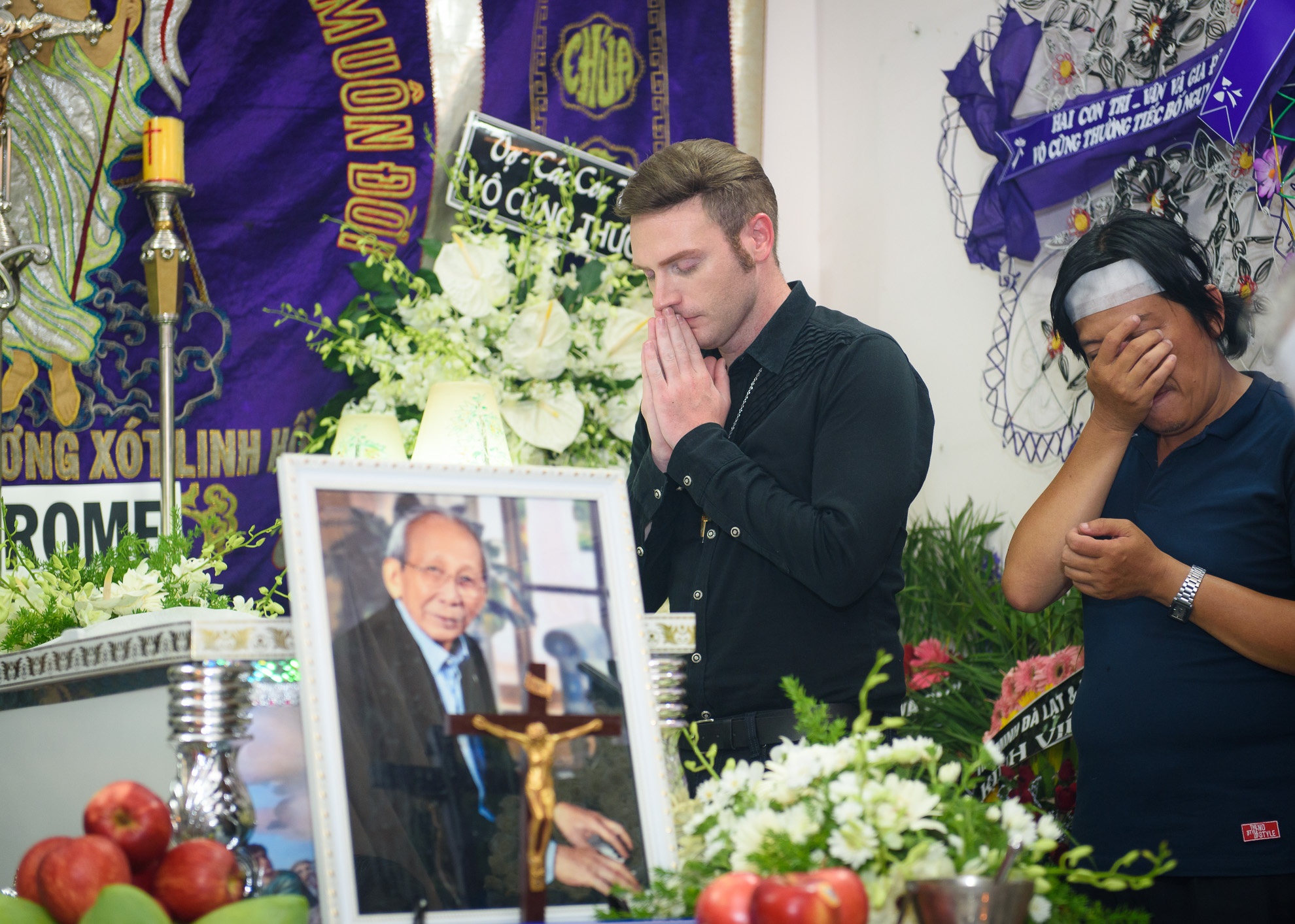 Quang Ha khoc khi hat nhac Nguyen Anh 9 anh 10