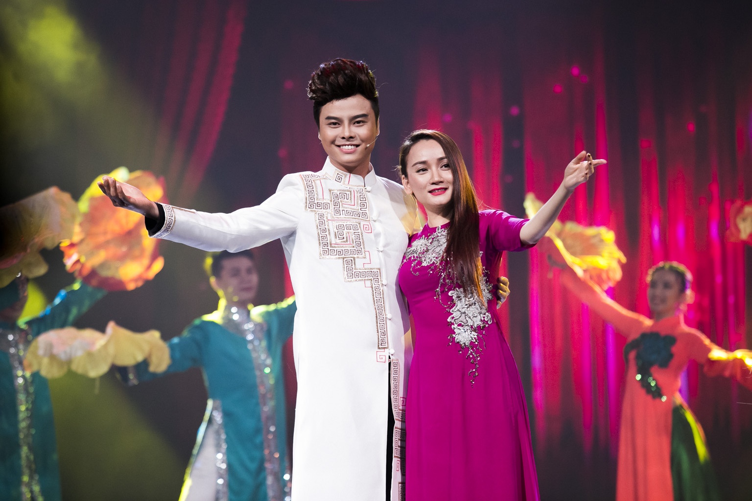 Trấn Thành hát khuấy động sân khấu ảnh 10 Tran Thanh hat khuay dong san khau anh 10