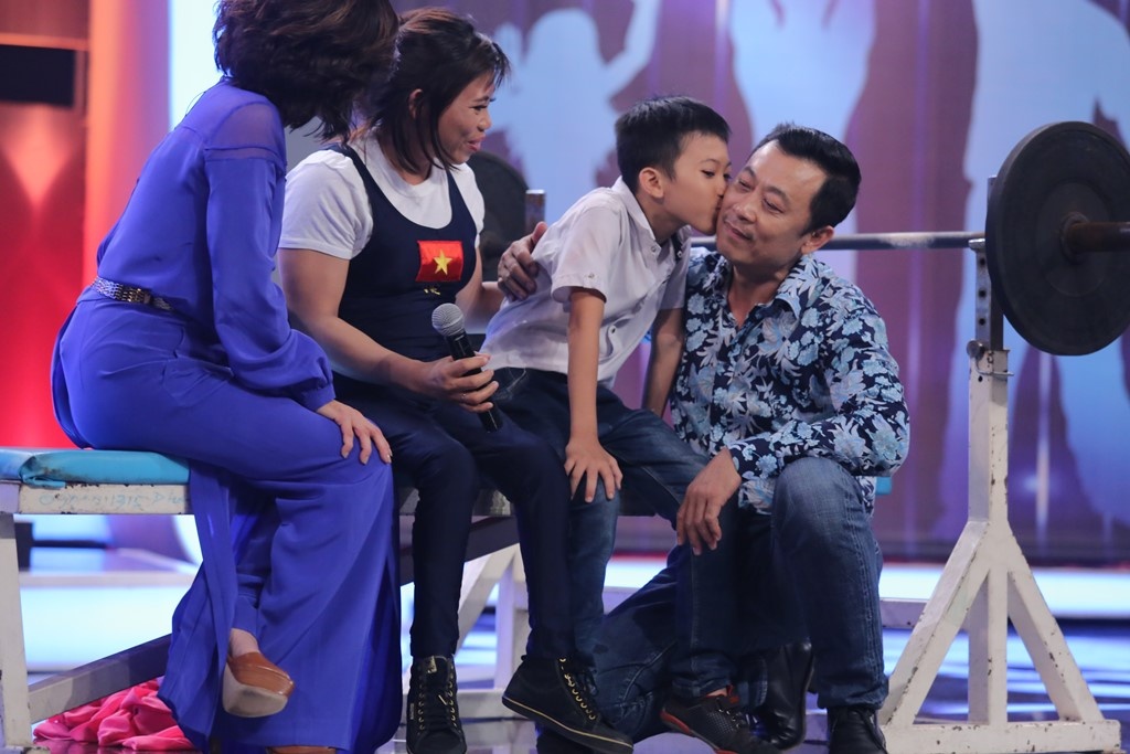 Van Son tang tien cho nguoi khuyet tat anh 5