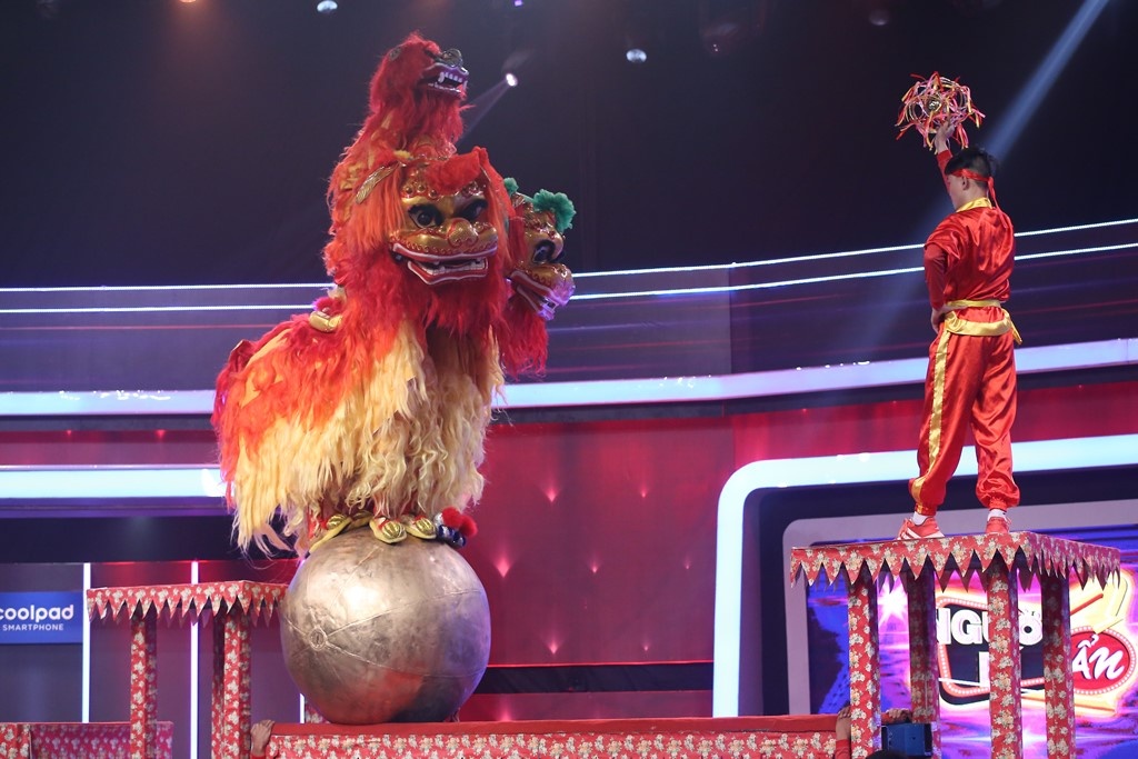 Van Son tang tien cho nguoi khuyet tat anh 12