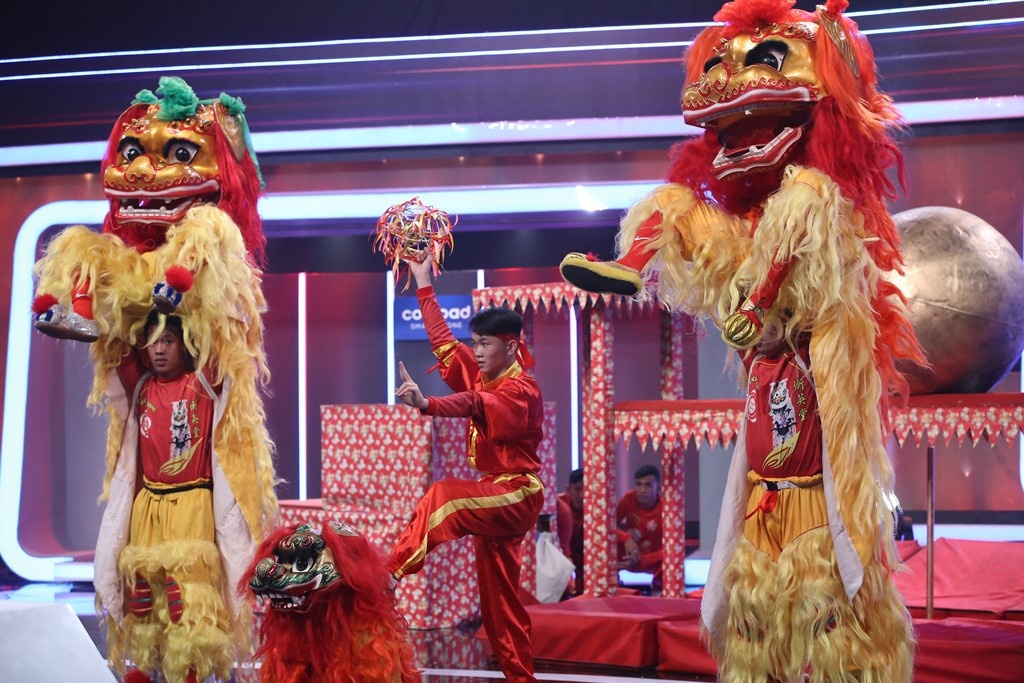 Van Son tang tien cho nguoi khuyet tat anh 13