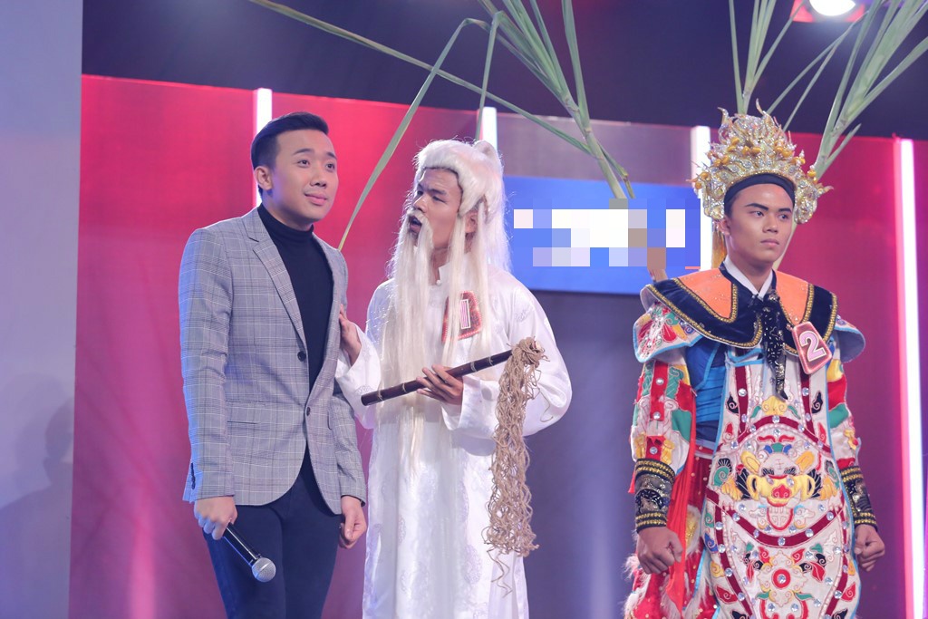 Vân Sơn tặng tiền cho người khuyết tật ảnh 9 Van Son tang tien cho nguoi khuyet tat anh 9