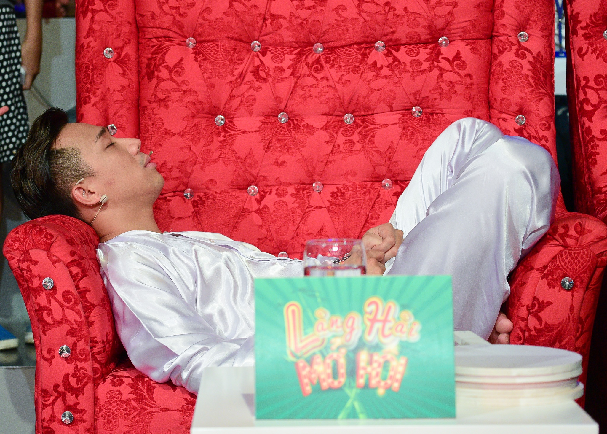 Hari Won den truong quay tham Tran Thanh anh 6