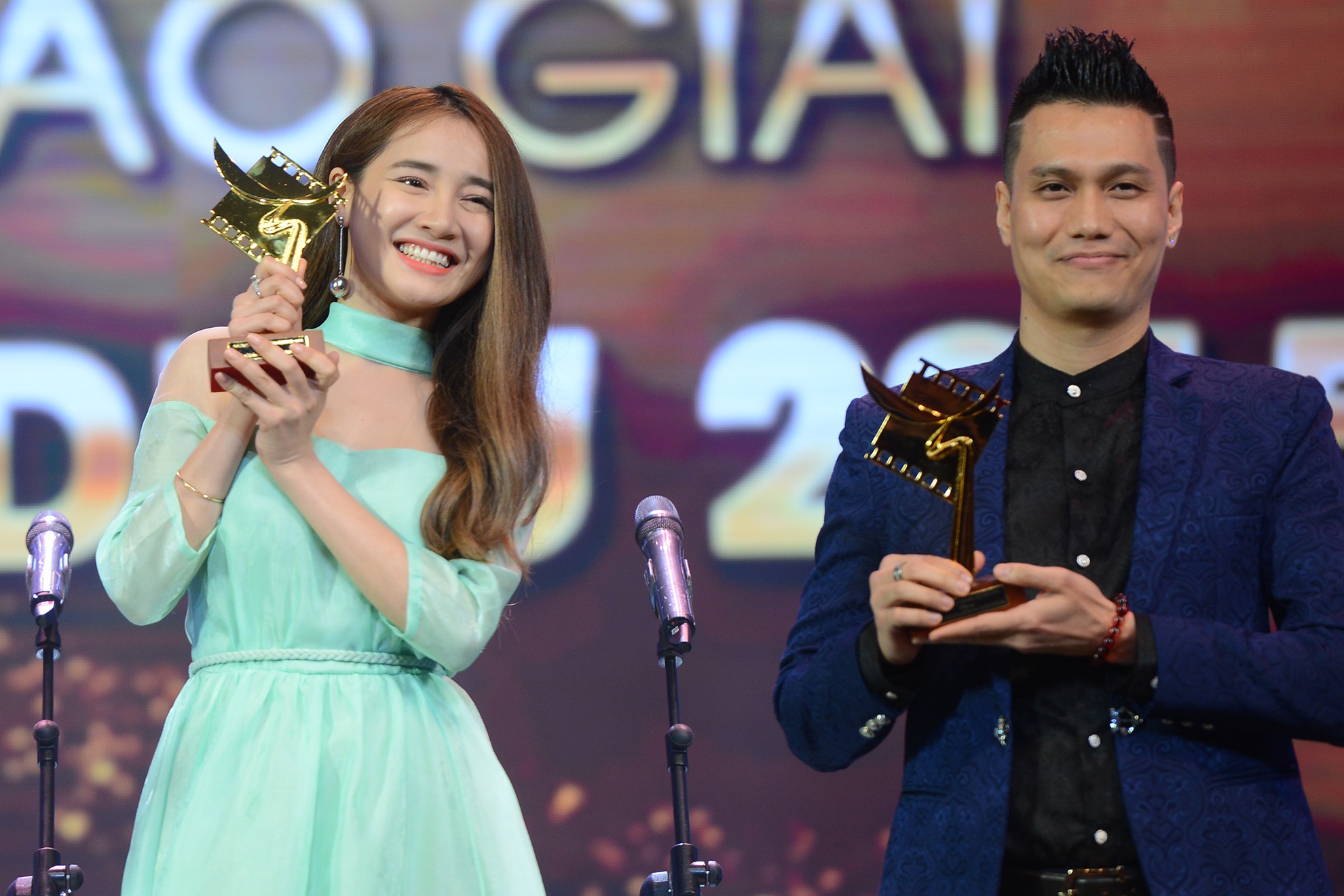 Nha Phuong tang giai thuong cho Truong Giang anh 2