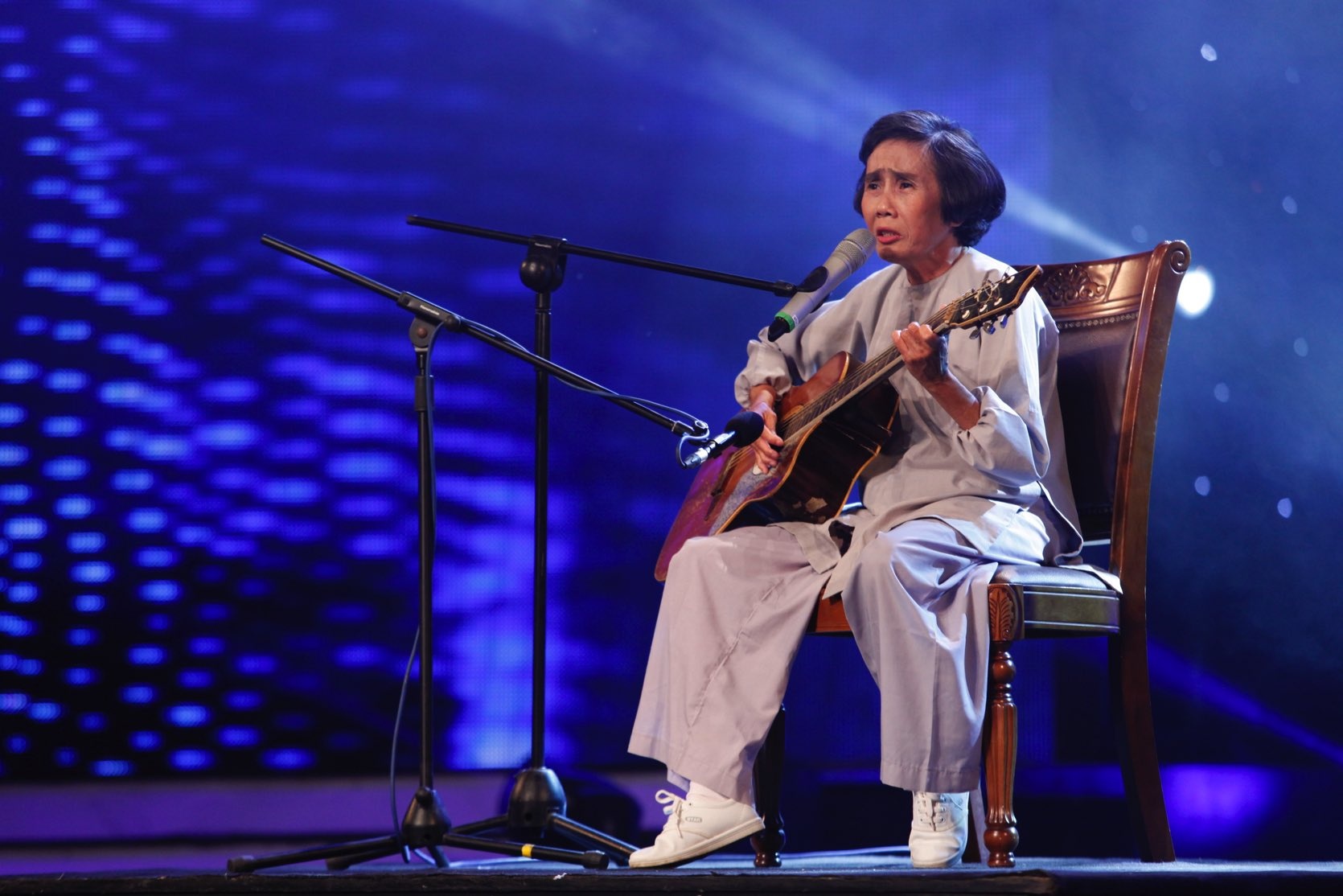 cô Thúy bình tĩnh sống bị loại Got Talent ảnh 1 co Thuy binh tinh song bi loai Got Talent anh 1