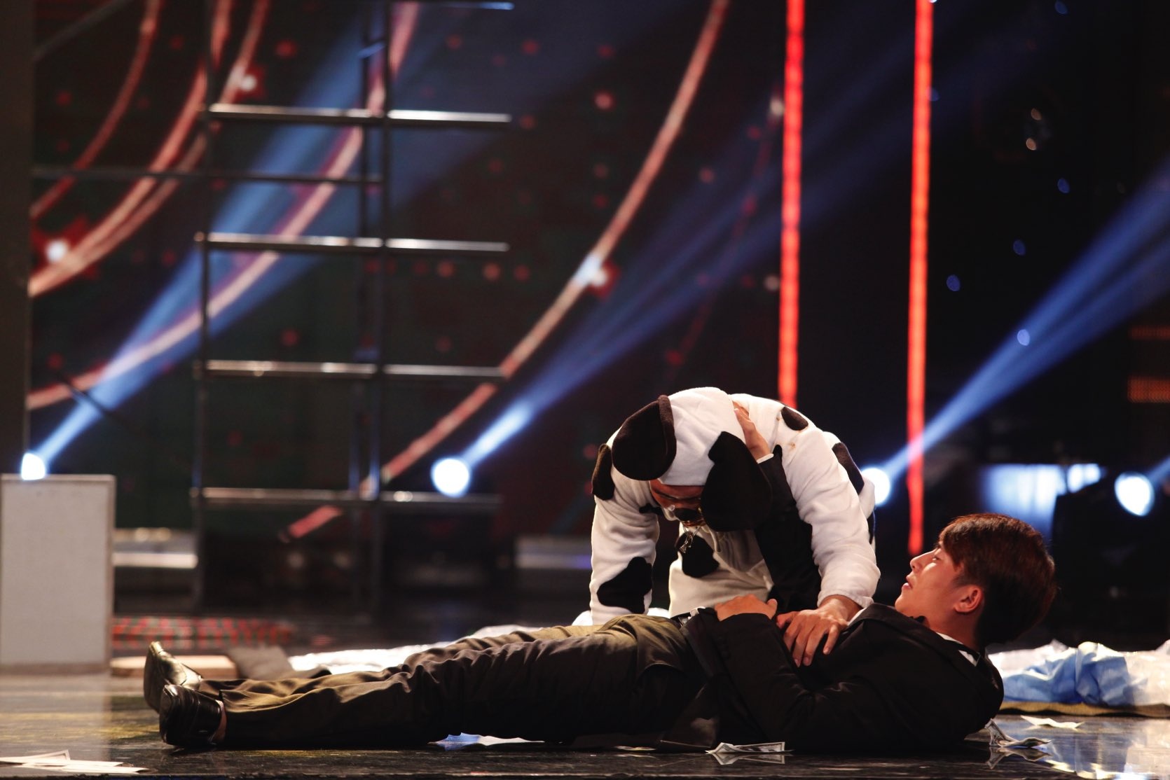 Tran Thanh cam mieng truoc nha ao thuat anh 5